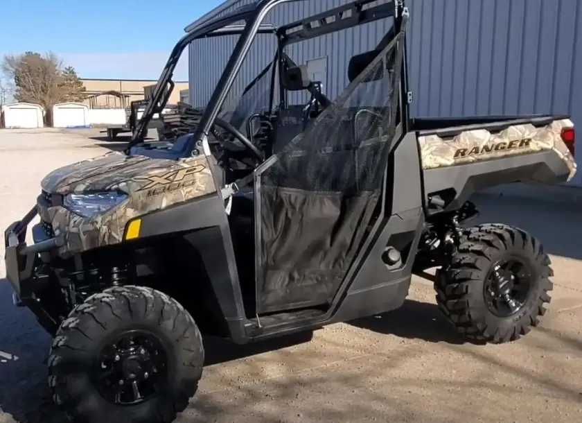 Quad marki Polaris model RANGER XP 1000 w kolorze camo felgi aluminiowe z oferty korbanek.pl