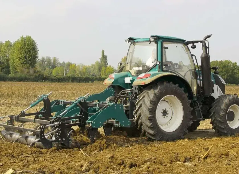Praca pługiem dłutowym ARBOS ROCK 3m