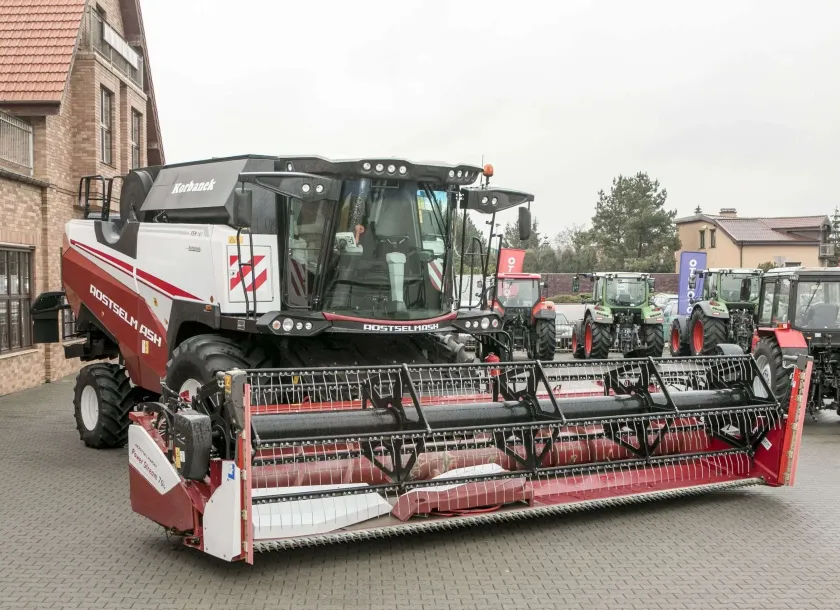 kombajn zbożowy Rostselmash RSM 161 heder www.korbanek.pl