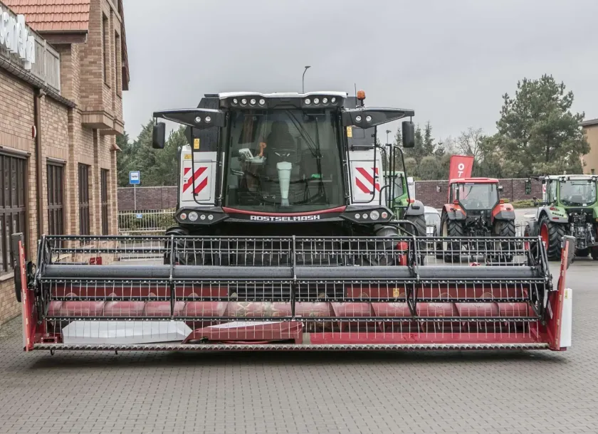 Kombajn RSM 161 od przodu