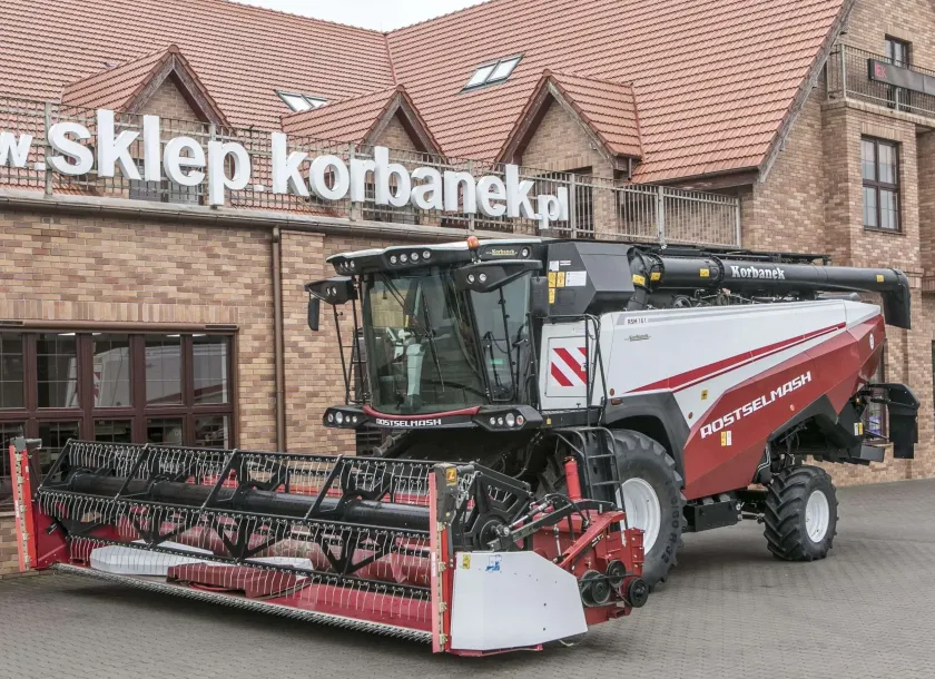 stół do rzepaku na hederze kombajnu Rostselmash RSM 161