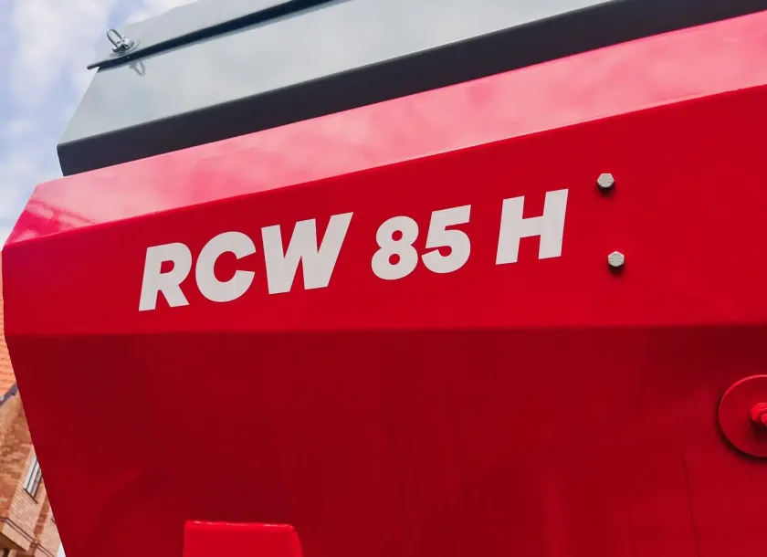 Rozsiewacz do nawozu i wapna przyczepiany Unia Group RCW 85 H Plac Korbanek