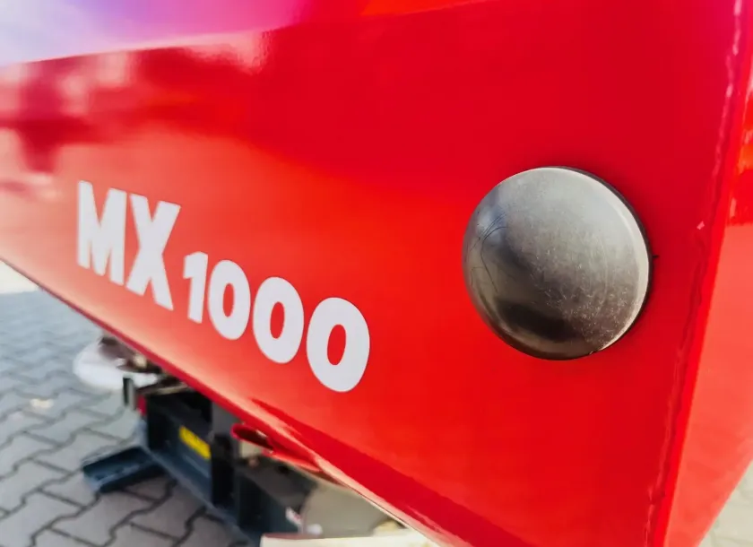Precyzyjny zawieszany rozsiewacz nawozu Unia Group MX 1000 z limiterem i nadstawkami