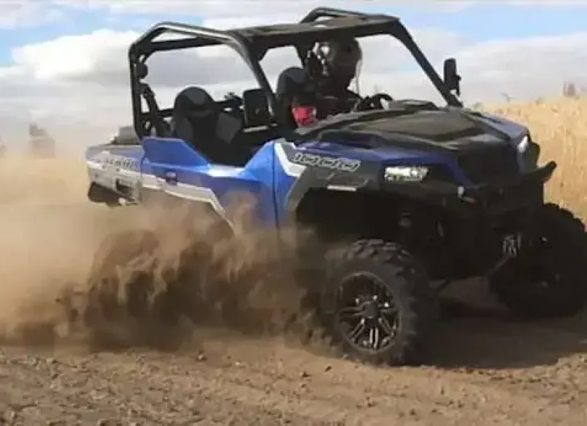 Ciągnik rolniczy quad www.korbanek.pl Polaris General XP 1000 atv w kolorze niebieskim