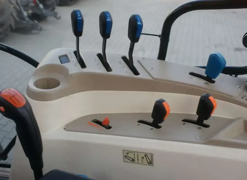 hydraulika ciagnika arbos panel sterownia dzwignie 