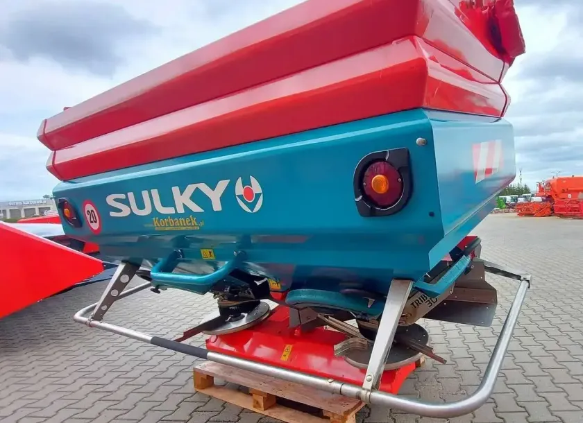 Używany rozsiewacz nawozów 3100 litrów