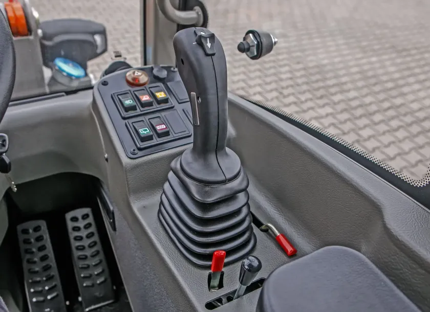 Atlas Weycor AR320 Yanmar ładowarka przegubowa z kabiną panel z przyciskami joystick