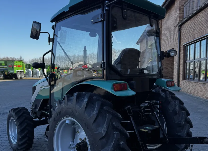 Tył i bok ciągnika Arbos 2035