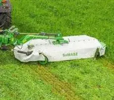 Kosiarka dyskowa Samasz seria KT kosi trawę na łące