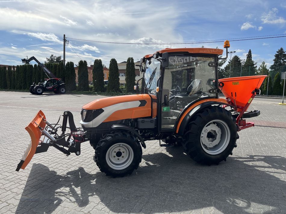 Traktor komunalny