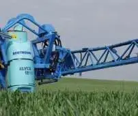 Opryskiwacz zawieszany Berthoud Elyte o pojemności 1200 litrów i belce rozkładanej hydraulicznie