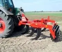 Głębosz producenta Expom Krośniewice model PEGAZ maszyna zawieszana z wałem rurowym