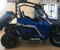 Polaris General 1000 DELUXE Turbo EPS felgi quad aluminiowe pojazd atv czteroosobowy pasy bezpieczeństwa orurowanie bezpieczeństwa wyciągarka 3500 lb linka stalowa zawieszenie Walker Ewans napęd 4x4 2x4 