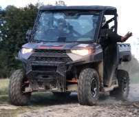 RANGER 1000 Xp EPS Polaris przedni zderzak metalowy wersja dla trzech osób pasy bezpieczeństwa klatka ochronna paka załadunkowa felgi aluminiowe siatki boczne ochronne światła ledowe hak z tyłu pojazdu zagłówki foteli Korbanek.pl