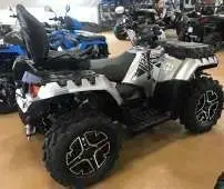 Sportsman XP 1000 quad Touring kolor srebrny atv wyciągarka 2500 LB linka stalowa felgi aluminiowe wersja dal dwóch osób dodatkowa lampa w kierownicy kontrola zjadu ADC naped 4x4 2x4 ADC kontrola zjazdu Korbanek.pl