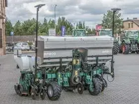 Siewnik punktowy Arbos do kukurydzy na sekcjach talerzowych.