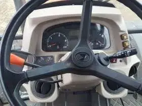 Deska rozdzielcza ciągnika rolniczego marki Kubota model M 7060