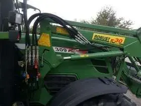 Używany ładowacz czołowy STOLL ROBUST F30 plus osprzęt