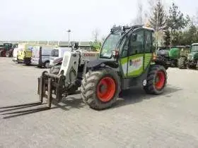Używana Ładowarka teleskopowa Claas Scorpion 6030 na utwardzonym placu 