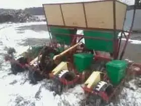 Używany Siewnik do kukurydzy 4 rzędowy