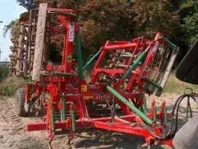 Układ hydraulicznego rozkładania ramy w agregacie Unia Grudziądz Atlas 4,5 m.