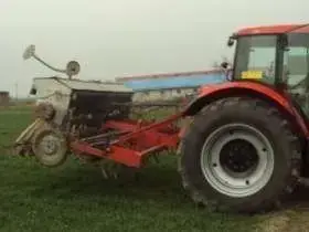 agregat uprawowo-siewny używany uniesiony