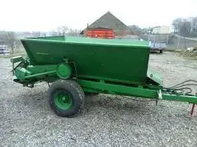 Używany Rozsiewacz RNW 3000 l