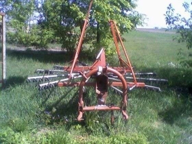 Jednokaruzelowa zgrabiarka Fella 