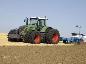 Używany Fendt 936 Vario z kołami bliźniaczymi z ciążkim pługiem Lemken 