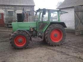 Ciągnik Fendt 309 z 1984 roku w gospodarstwie widok na prawy bok 