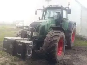 Zadbany używany ciągnik rolniczy Fendt 926 Vario z obciążnikiem przednim 1800 kg 