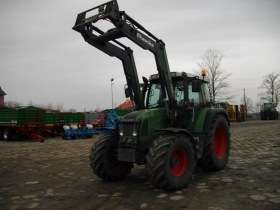 Ciągnik rolniczy Fendt 410 Vario z uniesionym ładowaczem czołowym Quicke