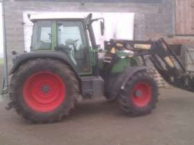 Fendt 412 Vario z 2006 roku wyposażony w ładowacz czołowy Stoll Robust 