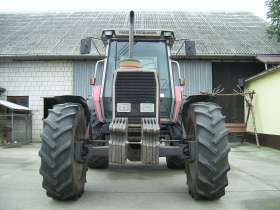 Używany ciągnik Massey Ferguson 3120 1994 roku od frontu