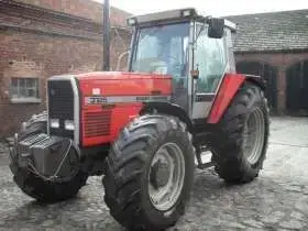 widok z lewego przody ciągnika MF 3125 stan techniczny i wizualny bardzo dobry