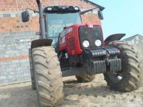 widok z przodu ciągnika Massey Ferguson 5465 bardzo dobry stan techniczny