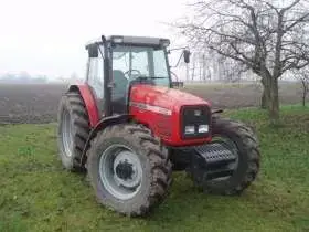 używany ciągnik rolniczy Massey Ferguson 4370 rok produkcji 2001 przód ciągnika