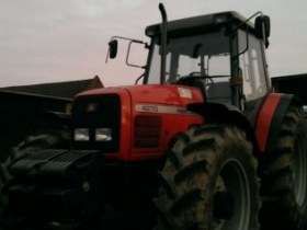 Ciągnik rolniczy Massey Ferguson 4270 zdjęcie artystyczne korbanek