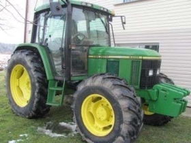 Ciagnik John Deere 6400 zdjęcie z boku