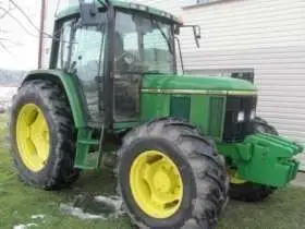 Ciagnik John Deere 6400 zdjęcie z boku