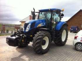 Ciągnik rolniczy New Holland T 6080 z 2011 roku zdjęcie przód