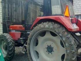 Ciągnik na wąskich kołach marki CASE 844XL