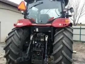 Tył ciągnika użwanego rolniczego Firmy CASE model MXU 135
