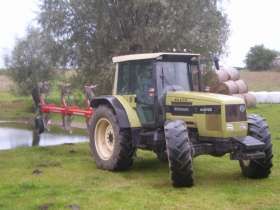 Ciagnik rolniczy Same Hurlimann 6135xb z zamontowany 4 - skibowym pługiem  