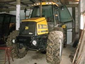 Przód żółtego używanego ciągnika JCB Fastrac 1135 z 1997 roku 