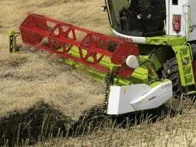 Kombajn zbożowy Claas podczas koszenia