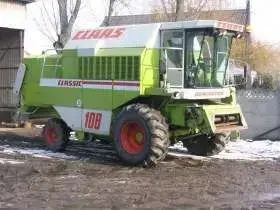 Używany Kombajn zbożowy Claas Dominator 108 S 1992 r. widok z prawej strony