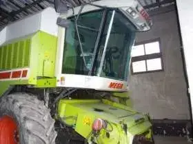 Używany Kombajn zbożowy Claas Mega 208 widok z lewej strony