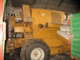 używany kombajn zbożowy Bizon Z 056 1983 r kolor żółty bez kabiny w dobrym stanie