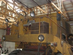 garażowany używany kombajn zbożowy BIZON Z 056 1980 r